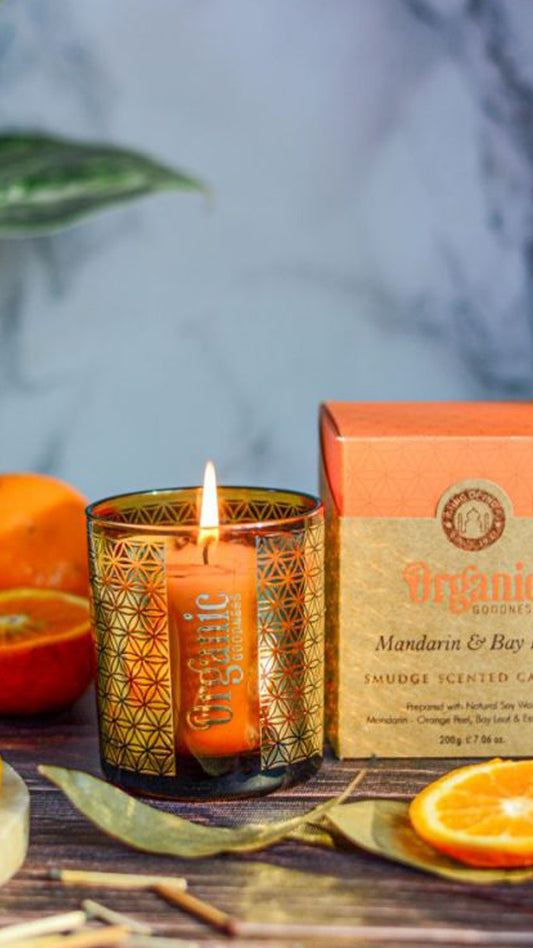 Candela Organic Goodness in cera di soia e frammenti di Mandarino & Alloro gr 200